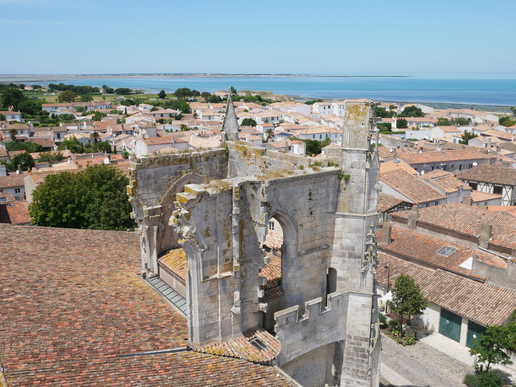 Bâchage de toiture équipe à Avignon